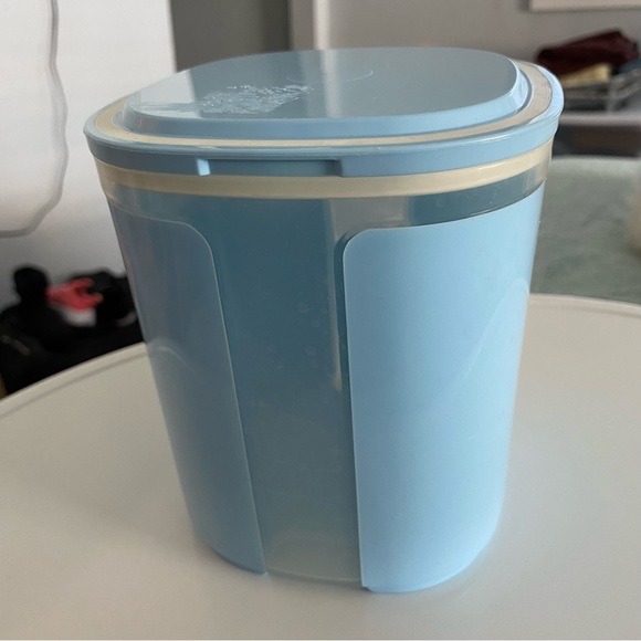 Tupperware Skyline Acrylic Canister - Picture 2 of 4